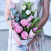 Букет из роз, тюльпанов и эустом