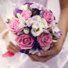 Букет невесты из розовых роз и эустом