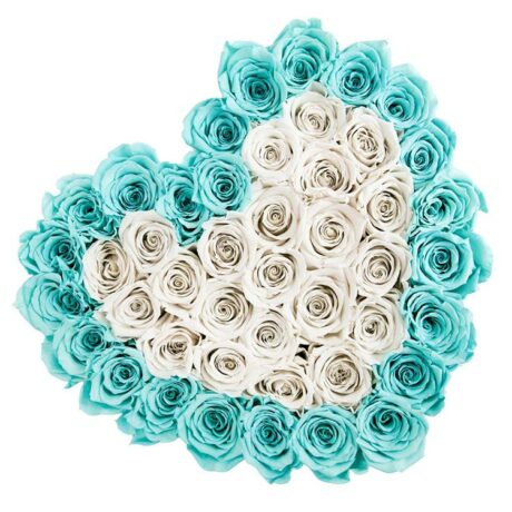 Сердце из синих и белых роз в коробке (сверху)