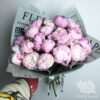Букет из 19 розовых пионов